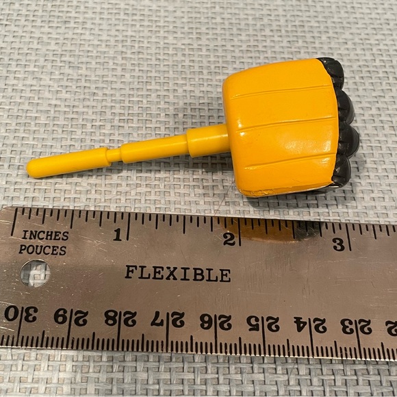 Transformer Shooting Bumblebee Plastic fist - Picture 5 of 7